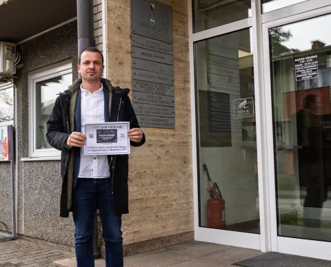 Slikovni prilog: Građanska inicijativa o primanjima zastupnika